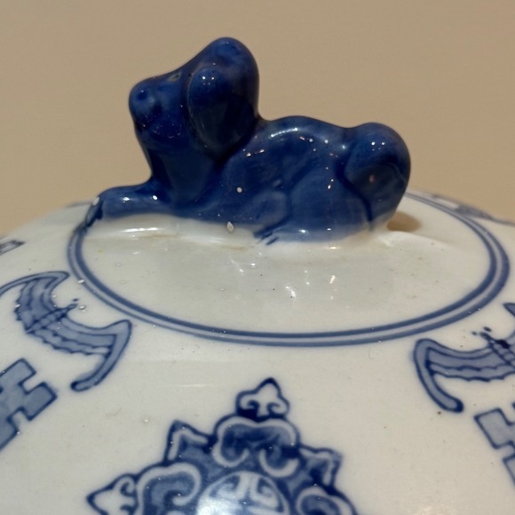 VTG Chinese Blue & White Lidded Porcelain Jar w/ Foo Dog Lid Longevity Shou Sym. - Picture 4 of 10